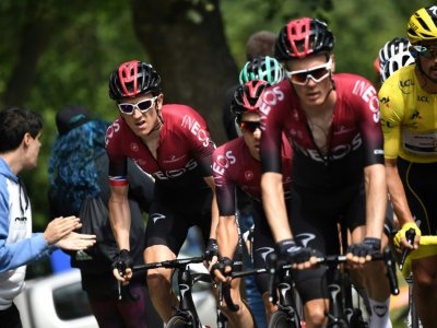 L'équipe Ineos avec Geraint Thomas (2d) lors de la 18e étape du Tour de France entre Toulouse et Bagnères-de-Bigorre, le 18 juillet 2019 - JEFF PACHOUD [AFP/Archives]