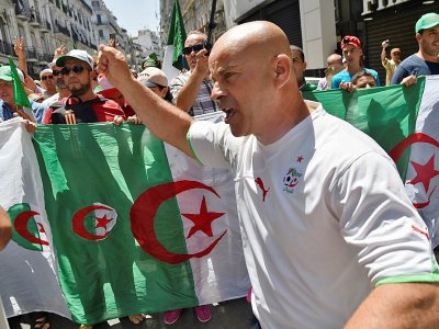 Des Algériens manifestent à Alger contre le pouvoir, le 26 juillet 2019 - RYAD KRAMDI [AFP]