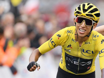 Le Colombien Egan Bernal franchit la ligne d'arrivée de la 20e étape du Tour de France le 27 juillet 2019 - Marco Bertorello [AFP]