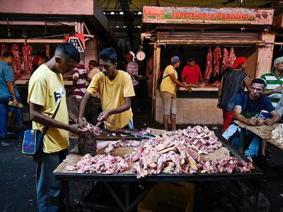 Des morceaux de viande bas de gamme sont vendus sur un marché à Maracaibo, le 23 juillet 2019 - Federico PARRA [AFP]