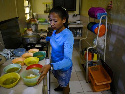 Des repas servis à des enfants de Maracaibo par la fondation Econciencia, le 10 juin 2019 - YURI CORTEZ [AFP]