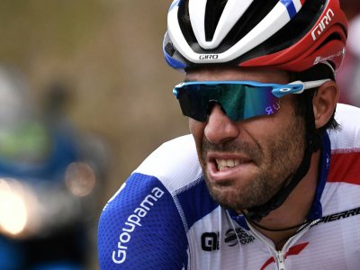 Thibaut Pinot en pleurs avant son abandon dans la 19e étape entre Saint-Jean-de-Maurienne et Tignes, le 26 juillet 2019 - Marco Bertorello [AFP/Archives]