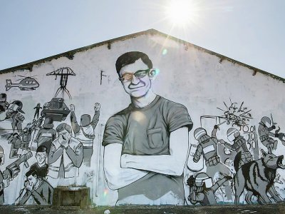 Une fresque représentant un portrait de Steve Canico, disparu depuis le 21 juin 2019 prise en photo à Nantes le 29 juillet 2019 - LOIC VENANCE [AFP]