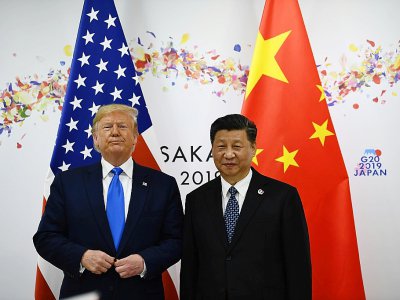 Le président américain Donald Trump et son homologue Xi Jinping lors d'une rencontre en marge du sommet du G20, le 29 juin 2019 à Osaka, au Japon - Brendan Smialowski [AFP/Archives]