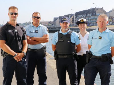 Les équipes de la brigade nautique de Ouistreham et de la brigade de surveillance du littoral. - Léa Quinio