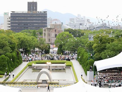 Lâcher de colombes lors des cérémonies pour le 74e anniversaire de l'attaque nucléaire sur Hiroshima, le 6 août 2019 au Mémorial pour la paix à Hiroshima - JIJI PRESS [JIJI PRESS/AFP]