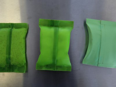 Des sacs plastiques biodégradables fabriqués à partir d'un nouveau matériau à base de jus extrait du nopal, le 31 juillet 2019 à Zapopan, au Mexique - ULISES RUIZ [AFP]