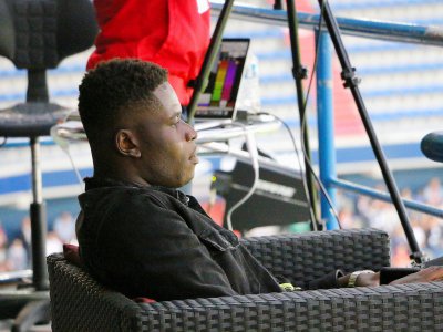 Brice Samba a regardé le match Caen-Lorient du haut de la tribune presse. - Léa Quinio
