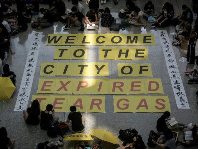 Manifestation pro-démocratie à l'aéroport international de Hong Kong le 10 août 2019 - VIVEK PRAKASH [AFP]