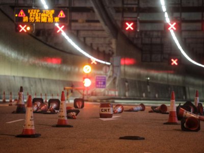 Des manifestants pro-démocratie à Hong Kong bloquent le tunnel Cross-Harbour reliant les nouveaux territoires à l'île de Hong Kong, le 10 août 2019. - Vivek Prakash [AFP]