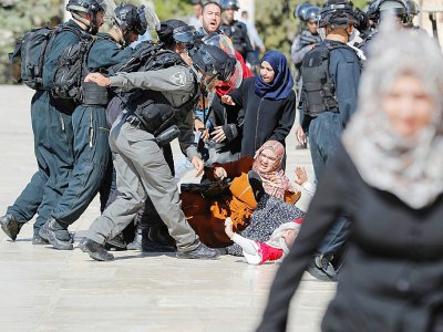 Heurts entre policiers israéliens et fidèles palestiniens sur l'esplanade des Mosquées à Jérusalem, le 11 août 2019 - Ahmad GHARABLI [AFP]