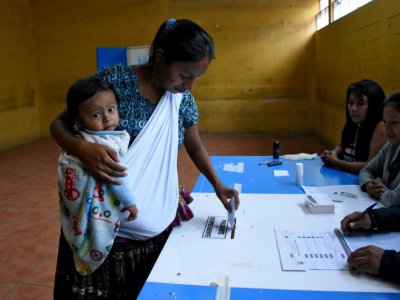 Une femme vote à l'élection présidentielle du Guatemala, le 11 août 2019 à Santa Cruz Chinautla - ORLANDO ESTRADA [AFP]
