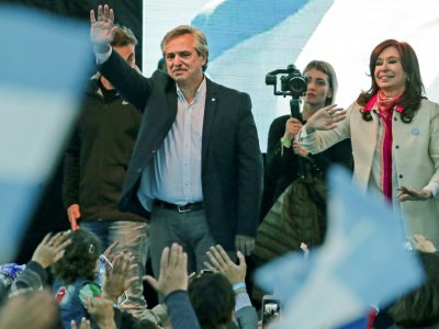 Le candidat à la présidentielle argentine Alberto Fernandez et sa colistière et ancienne présidente Cristina Fernandez de Kirchner, en mai 2019 à Merlo, près de Buenos Aires - ALEJANDRO PAGNI [AFP/Archives]