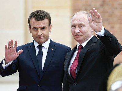 Emmanuel Macron et le président russe Vladimir Poutine à Versailles, près de Paris, le 29 mai 2017 - STEPHANE DE SAKUTIN [AFP/Archives]