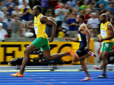 Usan Bolt devant Tyson Gay et Asafa Powell lors du 100 m lors des Mondiaux de Berlin, le 16 août 2009 - Fabrice COFFRINI [AFP/Archives]