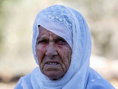 Muftia Tlaib, la grand-mère de l'élue américaine Rashida Tlaib, devant sa maison de Beit Ur al-Fauqa dans les Territoires palestiniens occupés, le 15 août 2019 - ABBAS MOMANI [AFP]