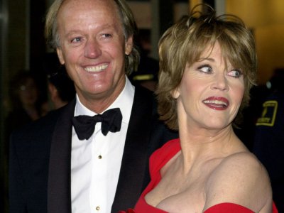 Peter Fonda avec sa soeur, l'actrice Jane Fonda, en mai 2001 à New York - STAN HONDA [AFP/Archives]