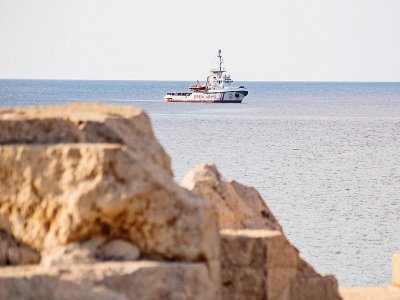 Le navire de secours de l'ONG espagnole Proactiva Open Arms au large de l'île italienne de Lampedusa le 17 août 2019 - Alessandro SERRANO [AFP]