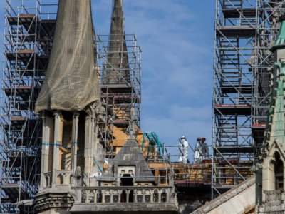 Des ouvriers travaillent sur le chantier de reconstruction de Notre-Dame de Paris, le 24 juillet 2019 - Rafael Yaghobzadeh [POOL/AFP/Archives]