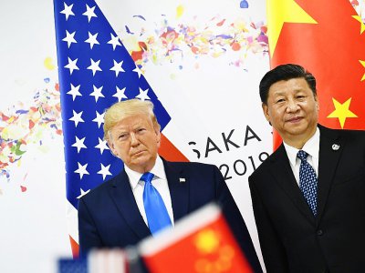 Le président américain Donald Trump (à gauche) et son homologue chinois Xi Jinping se rencontrent pour une réunion bilatérale à l'occasion du sommet du G20 le 29 juin 2019 à Osaka. - Brendan Smialowski [AFP/Archives]