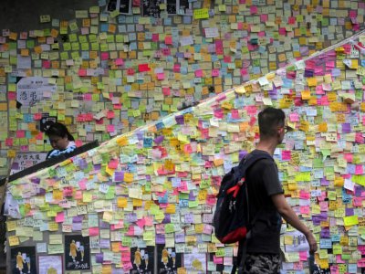 Des murs couverts de post-it avec des slogans déposés par des manifestants prodémocratie, le 2 juillet 2019 à Hong Kong - Vivek PRAKASH [AFP/Archives]