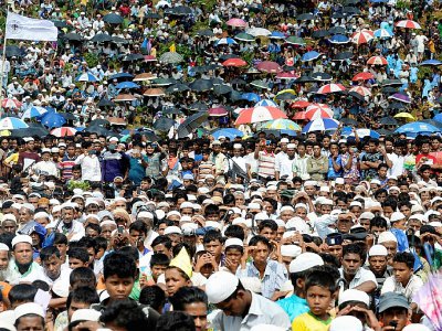 Des réfugiés rohingyas rassemblés dans le camp de Kutupalong pour commémorer les deuxième anniversaire de leur exil, le 25 apût 2019 au Bangladesh - MUNIR UZ ZAMAN [AFP]