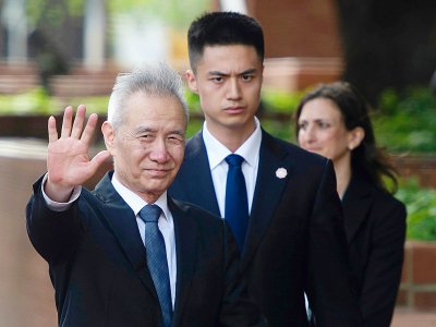 Le négociateur chinois et vice-Premier ministre Liu He (g), le 9 mai 2019 à Washington - ANDREW CABALLERO-REYNOLDS [AFP/Archives]