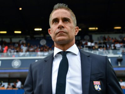 L'entraîneur de Lyon Sylvinho lors de la défaite 1-0 à Montpellier en match décalé de la 3e journée le 27 août 2019 - PASCAL GUYOT [AFP]