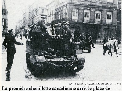 Les Canadiens entrent dans Rouen le 30 août 1944.