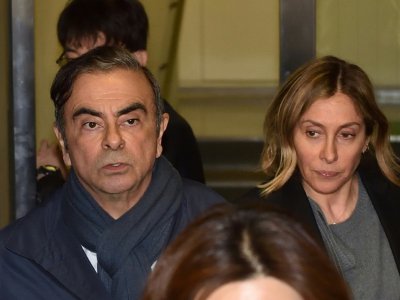 L'ex-PDG de Renault-Nissan Carlos Ghosn et son épouse Carole, à Tokyo, le 3 avril 2019 - Kazuhiro NOGI [AFP/Archives]