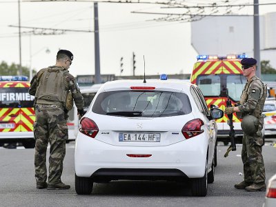 Une attaque à l'arme blanche a fait un mort et huit blessés samedi 31 août à Villeurbanne, près de Lyon - PHILIPPE DESMAZES [AFP]