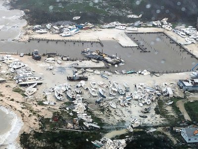 Image aérienne, prise le 3 septembre 2019 par les gardes-côtes américains, d'un port de plaisance de l'île d'Andros, dans les Bahamas - HO [US Coast Guard/AFP]