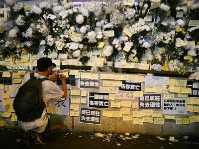 Des "post-it" rendent hommage aux protestataires blessés par la police, le 31 août 2019 à la station Prince Edouard de Hong Kong - Anthony WALLACE [AFP/Archives]