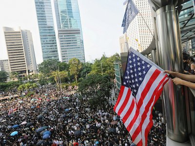 Des milliers de manifestants pro-démocratie se sont rassemblés devant le consulat des Etats-Unis à Hong Kong, le 8 septembre 2019, pour demander à Washington de faire pression sur Pékin - Vivek Prakash [Afp/AFP]
