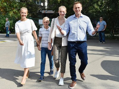 L'opposant Alexeï Navalny et sa famille arrivent au bureau de vote à Moscou le 8 septembre 2019 - Vasily MAXIMOV [AFP]