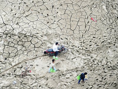 Le monde doit accélérer sa préparation aux conséquences "inévitables" du changement climatique, selon le rapport d'une commission internationale - SANJAY KANOJIA [AFP]