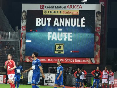 Annonce de l'annulation du but de Rennes, le 14 septembre 2019 à Brest - Fred TANNEAU [AFP]