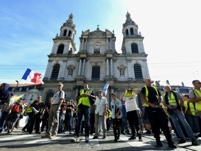 Rassemblement de "gilets jaunes" devant la cathédrale Notre-Dame de Nancy, samedi 14 septembre 2019 - JEAN-CHRISTOPHE VERHAEGEN [AFP]