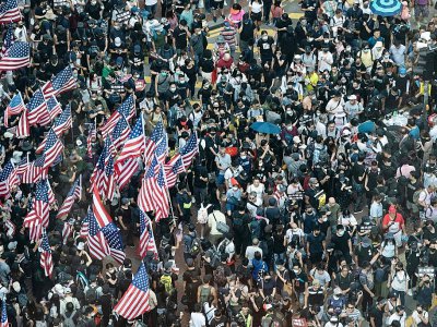 Manifestants pro-démocratie dans le quartier de Causeway Bay, à Hong Kong le 15 septembre 2019 - Philip FONG [AFP]