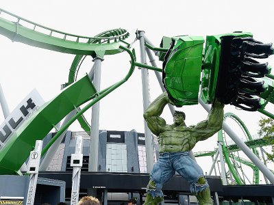 Une statue du super-héros Hulk dans le parc d'attractions Universal Orlando de Floride, le 3 août 2016 à Orlando (Etats-Unis) - Gustavo Caballero [GETTY IMAGES NORTH AMERICA/AFP/Archives]