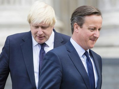 Boris Johnson (g) et David Cameron, alors respectivement maire de Londres et Premier ministre britannique, le 7 juillet 2015 à Londres - JACK TAYLOR [AFP/Archives]