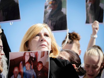 La mère de Johanna, femme victime d'un féminicide, lors d'un rassemblement contre les féminicides au Havre, le 18 septembre 2019 - LOU BENOIST [AFP]