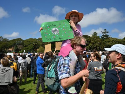 Des manifestants participent à la grève mondiale pour le climat, le 20 septembre 2019 à Sydney - PETER PARKS [AFP]