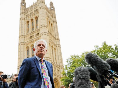 Le président de la Chambre des Communes John Bercow s'adresse aux journalistes devant le Parlement, le 24 septembre 2019 à Londres. - Tolga AKMEN [AFP]
