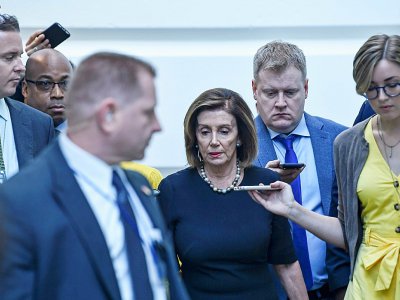 La cheffe de la majorité démocrate à la Chambre des représentants, Nancy Pelosi, arrive mercredi au Congrès à Washington - Brendan Smialowski [AFP]