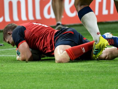 L'ailier du XV d'Angleterre Ruaridh McConnochie inscrit un essai contre les Etats-Unis au Mondial de rugby, le 26 septembre 2019 à Kobe - Filippo MONTEFORTE [AFP]