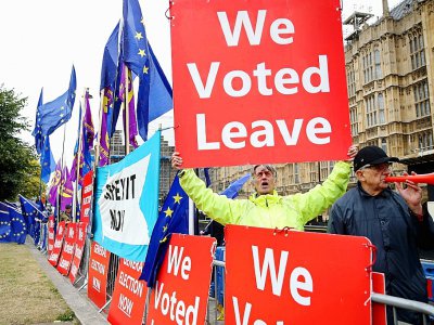Des manifestants en faveur du Brexit devant le Parlement à Londres le 9 septembre 2019 - ISABEL INFANTES [AFP/Archives]