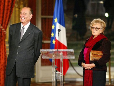 Jacques et Bernadette Chirac en 2002 lors de la Galette des Rois à l'Elysée - PATRICK KOVARIK [AFP/Archives]