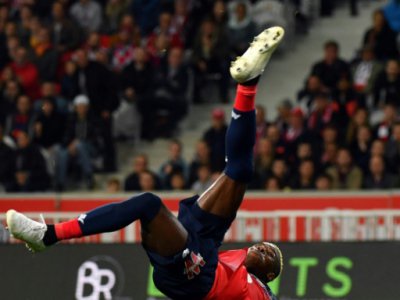 Le LOSC, porté par l'attaquant nigérian Victor Osimhen, a dominé Strasbourg lors du dernier match de Ligue 1 à Villeneuve-d'Ascq, le 25 septembre 2019 - DENIS CHARLET [AFP/Archives]