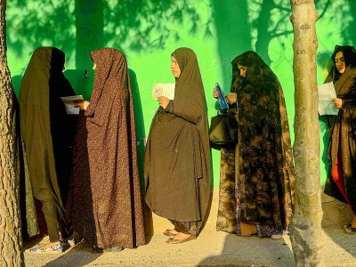 Des femmes font la queue pour voter dans l'élection présidentielle afghane, le 28 septembre à Herat - HOSHANG HASHIMI [AFP]